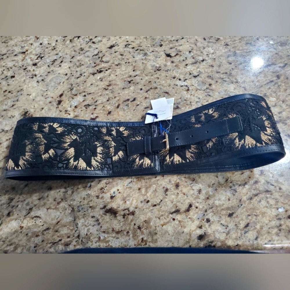 Black lace and synthetic leather belt.